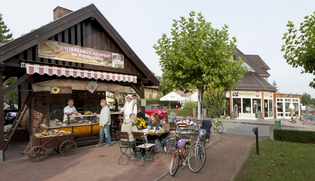 Bäckerei & Konditorei Plentz mit Holzbackofen in Schwante Foto: Bäckerei & Konditorei Plentz;Bäckerei & Konditorei Plentz