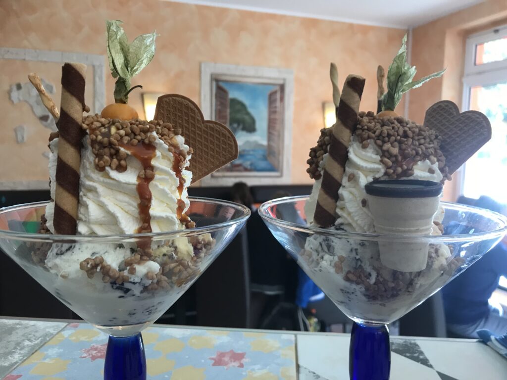 Foto: Eiscafé Il Pistacchio ;Hausgemachtes Eis und Torte