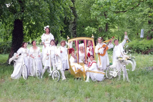 Die Artistokraten im Schlosspark