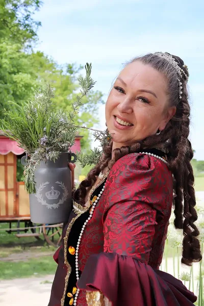 Gästeführerin Manuela Netzeband als Louise Henriette