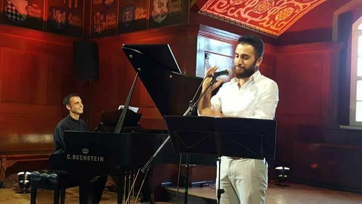Duo "Jerusafrin" mit Walid Habash (Syrien, Gesang) und Ittai Rosenbaum (Israel, Klavier), Foto: Marion Schuster, Lizenz: Brassens in Basdorf e. V.