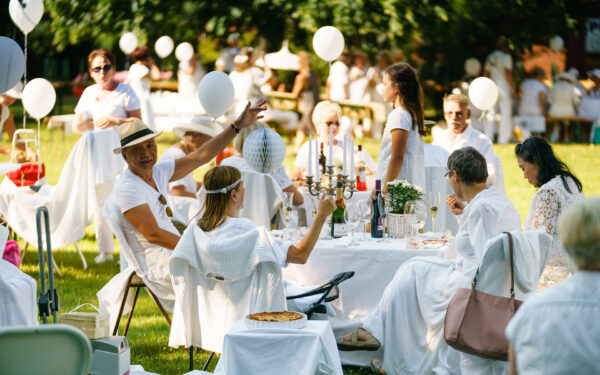 Picknick in Weiß, Foto: Andreas Herz, Lizenz: TKO gGmbH