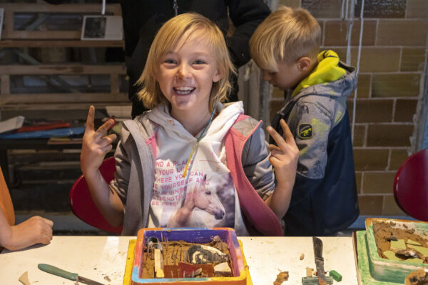 Riesenspaß in der TonEntdecker-Werkstatt, Foto: Erik-Jan Ouwerkerk, Lizenz: Erik-Jan Ouwerkerk/Ofen- und Keramikmuseen Velten