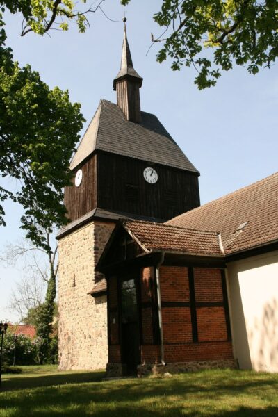 Evangelische Dorfkirche Wandlitz, Foto: Marlies Losansky, Lizenz: Tourismusverein Naturpark Barnim e. V.