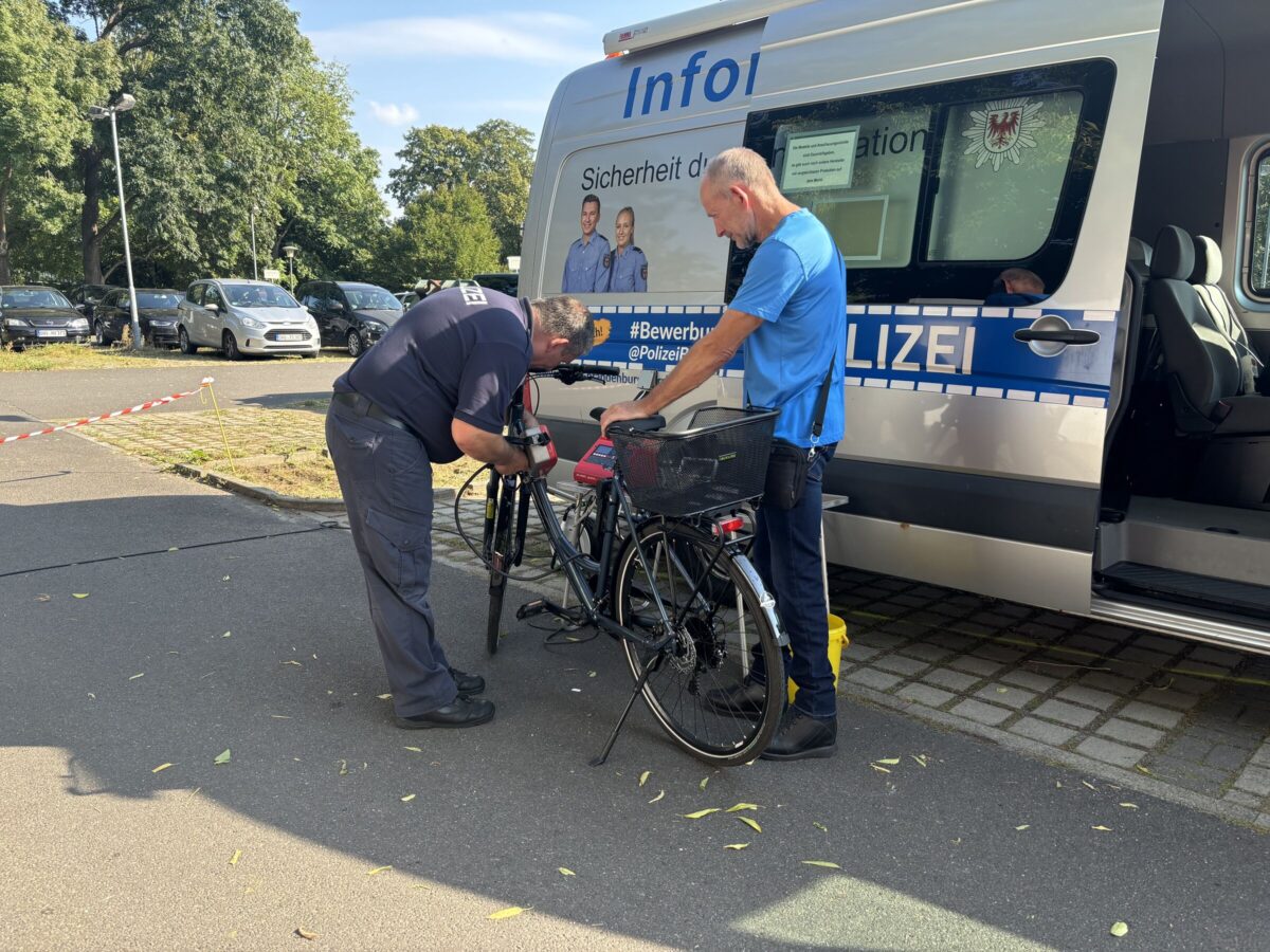 Fahrradcodierung, Foto: Lea Bellstedt, Lizenz: Landkreis Oberhavel