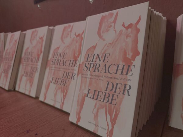 Buch "Eine Sprache der Liebe" von Loretta Würtenberger und Hubertus Zedtwitz, Foto: Marcus Boxler, Lizenz: Marcus Boxler