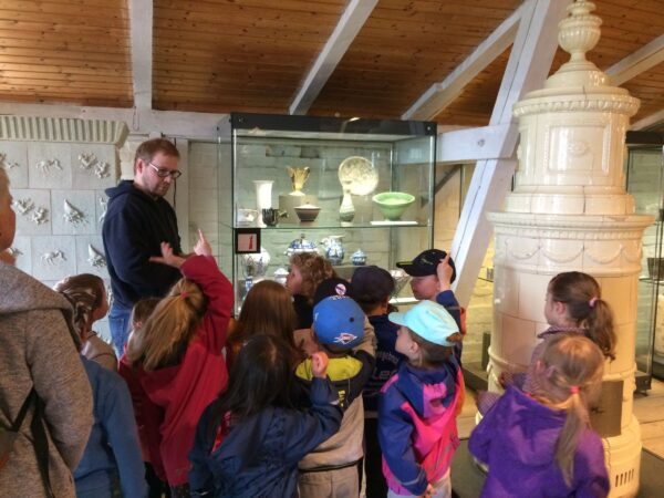Kinderführung, Foto: Ofen- und Keramikmuseum Velten, Lizenz: Ofen- und Keramikmuseum Velten