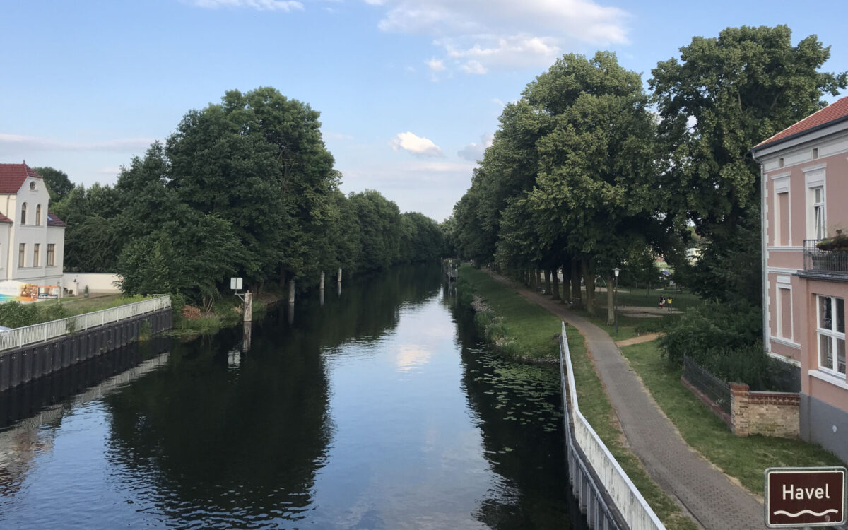 Blick auf die Havel und den Adolf-Mann-Platz, Foto: E.Kluge, Lizenz: E.Kluge