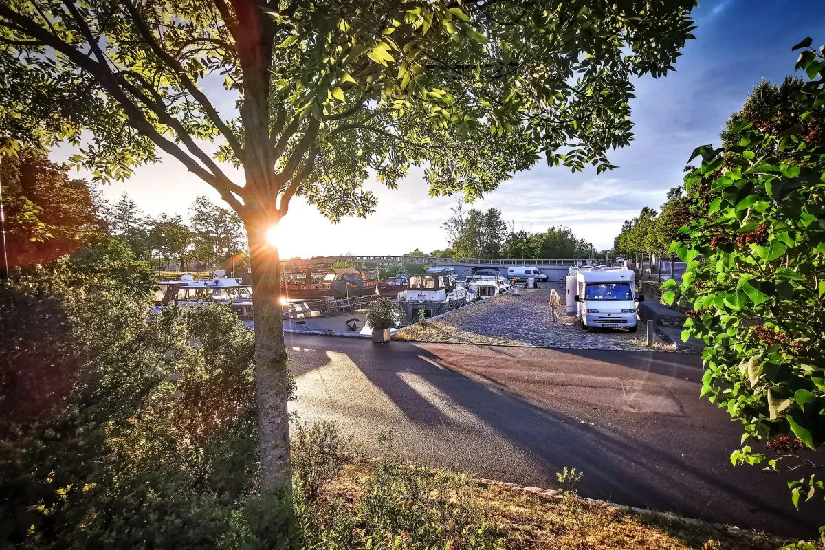 Reisemobilstellplatz mit Blick auf den Schlosshafen Oranienburg