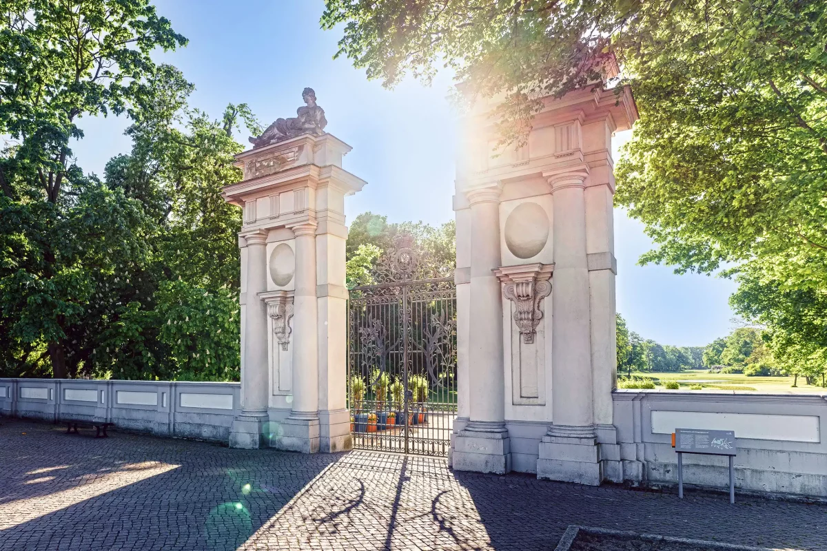 Historisches Eingangsportal am Schlosspark Oranienburg