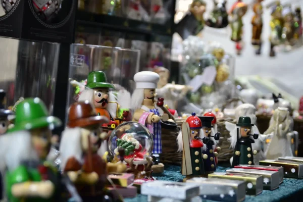 Verkauf von Räuchermännern auf dem Weihnachtsmarkt Oranienburg